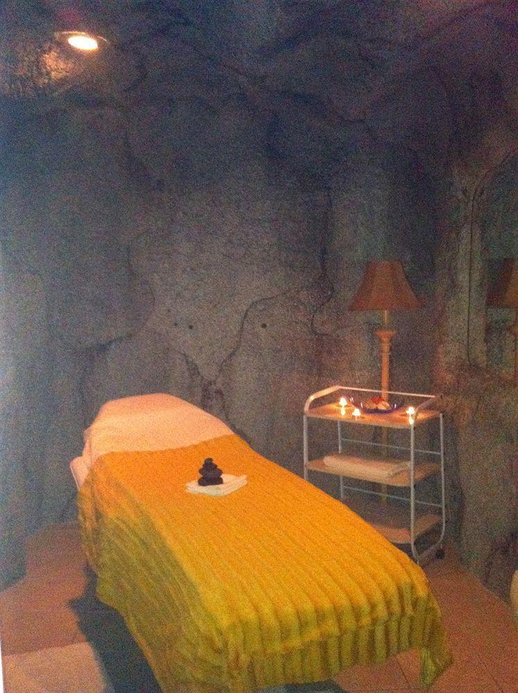Hyundae Resort And Spa Desert Hot Springs Exterior photo