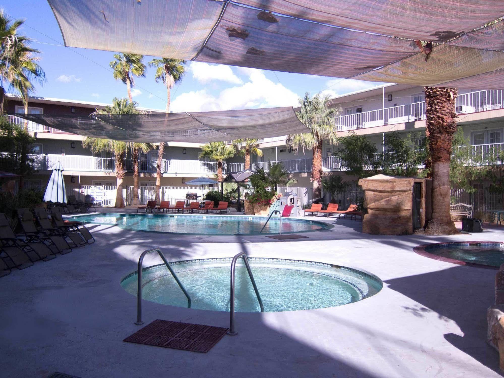 Hyundae Resort And Spa Desert Hot Springs Exterior photo